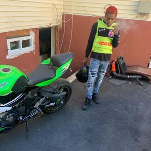 Watch Skunt Ah (Explicit)