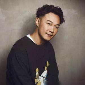 盘点陈奕迅的封神现场，歌神就是歌神，开口就是整个青春