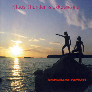 Suudelmia Suvikadulla