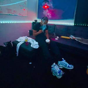 Balenci Sneaks (feat. Boofinese & CHKN) (Explicit)