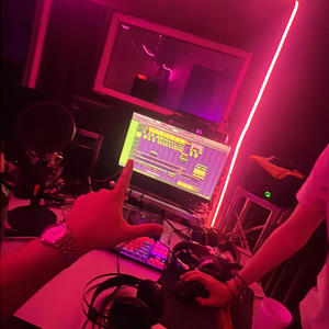 QUIEN MAS HOE? (feat. nueveka9k) (Explicit)