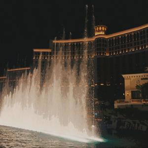 bellagio fountains (feat. shyamie) [Explicit]