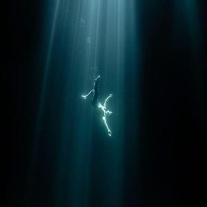 VERDWAALD OP ZEE (DRIFTIN AWAY)