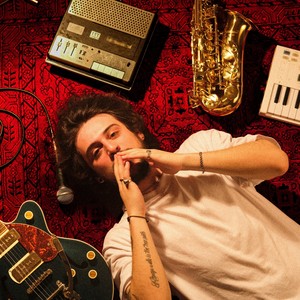 Dünyada Misafir Biriyim