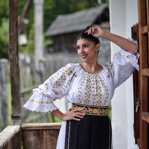 Răsai Lună În Toată Sara