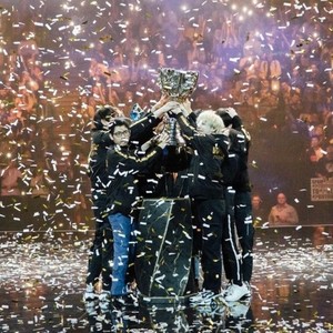 Cailin Russo-Phoenix 涅槃 (路人甲 R. O. G. remix)