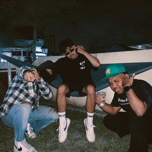 Angkat Tangan (Explicit)