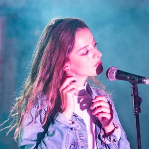 Valientes(feat. Silvia Criado)(Directo)