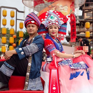 新广西迎客歌 (罗龙汀汀百灵合唱版)