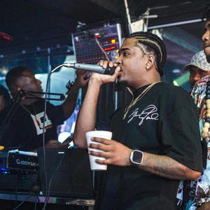 WAO QUE MALO EN VIVO (Explicit)