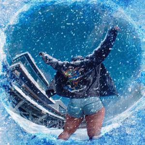 Snowy Days (feat. Grezzzo) (Explicit)