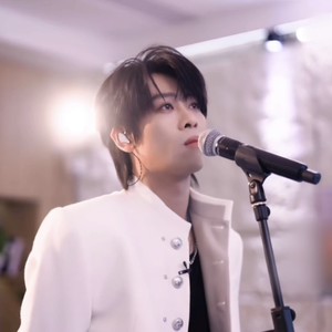爱丽丝卿（MONEY） - red封面