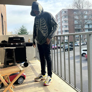 Sellin swag to the streets (Explicit)