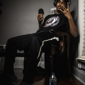 WALL (feat. Vonta5x) (Explicit)