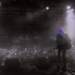 Спеша в тоннелях наших жизней, в конце один мы видим свет