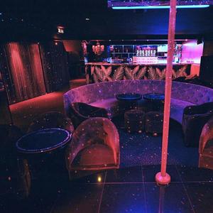 ON THE FLOOR (Explicit)