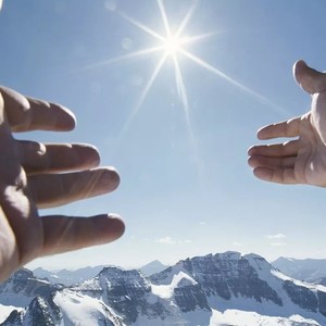 食指向天 相信未来