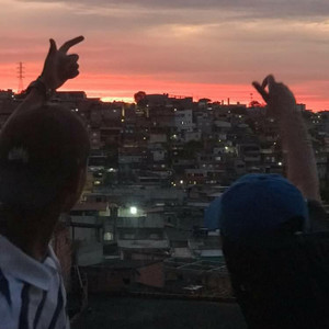 Favela pede paz (Explicit)