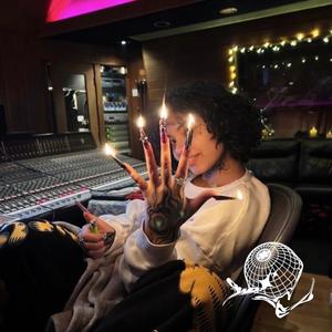 Luv No Hoe (feat. Slakuzi)