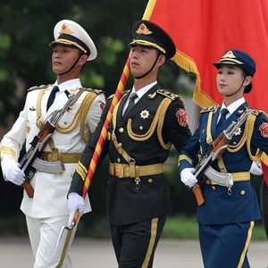 铁血赞歌有旋律伴奏 (伴奏)