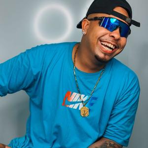 MT-PAROU-DE-FICAR-CMG-ACHANDO-QUE-EU-IA-SOFRE-DJ-CL-MARTINS- (Explicit)