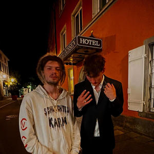 Hotel (feat. Eaze) (Explicit)