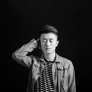 不易的路伴奏 (伴奏)