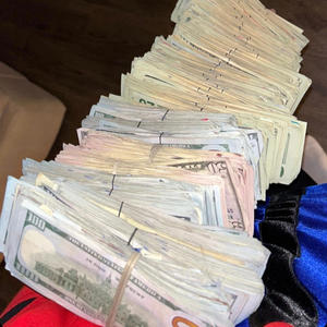 MONEY RUN (feat. Lil Chriss) (Explicit)