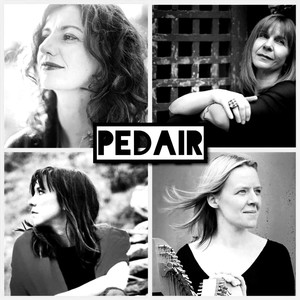 Cân Y Clo (feat. Meinir Gwilym, Gwenan Gibbard, Sian James & Gwyneth Glyn)