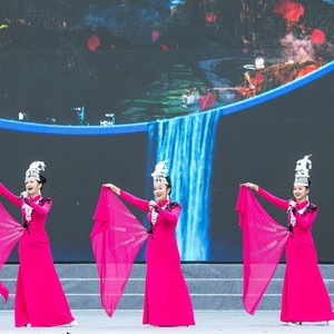 山里妹子话小康