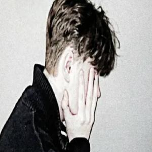 øjne, løgne (Explicit)