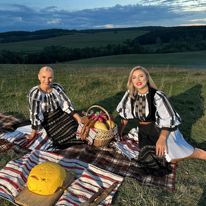 Cainii latra, cerul tuna