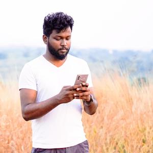 Newyork Nagaram, Paechellam Sillunu Oru Kaadhal (feat. MS Jones)