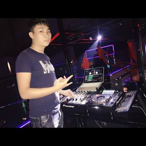 苏勒亚其其格-健康走出来 (DJ志飞 Remix)