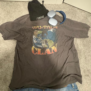 Neither Here, Nor There (feat. tropicanaa & Emote) (Explicit)