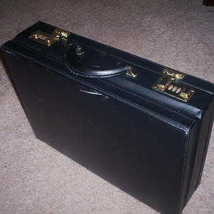 Briefcase freestyle (feat. AZ) (Explicit)