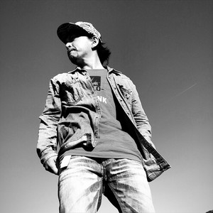 hitandaway2 (feat. room no.808)