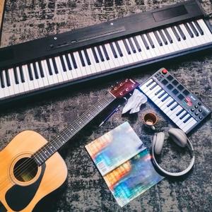 arms length (feat. Sokoke) (Explicit)