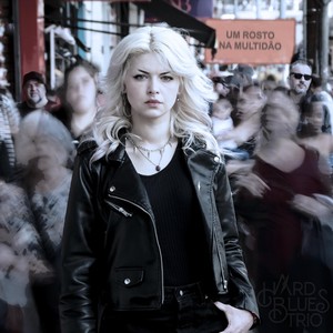 Um Rosto Na Multidão