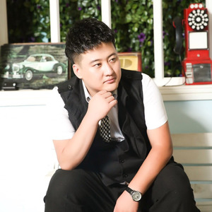 你的心到底属于谁 (伴奏)