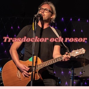 Trasdockor och Rosor