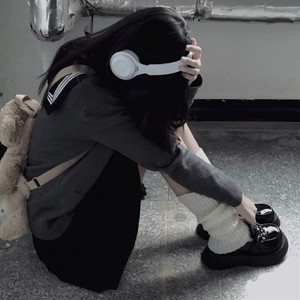 揣测几百遍你爱不爱我