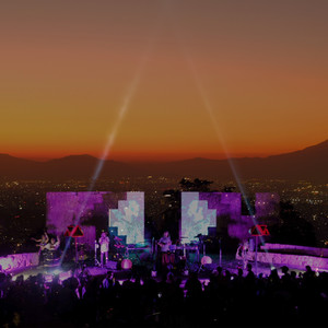 Luna Nueva (En Vivo en el Cerro San Cristóbal)