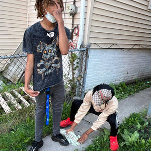 Show No Love (feat. LuhClyde) (Explicit)