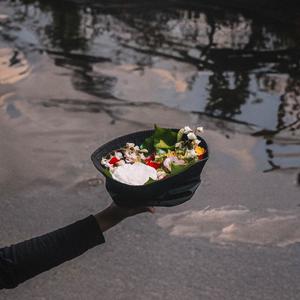 Loin du bruit et du parfum (Explicit)