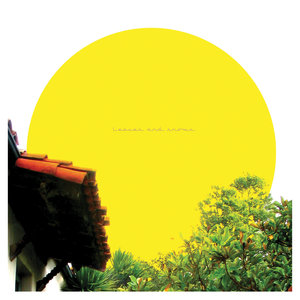 Comme un lézard sous le grand fouet du jour caniculaire