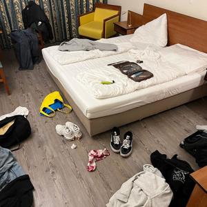 mit dem kopf durch die wand