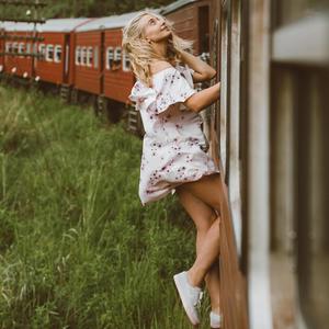 Rollin' On (feat. Justin Carder)