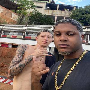 GLOCK NA ESQUERDA DIREITA BERETA (feat. MC Marlon PH)