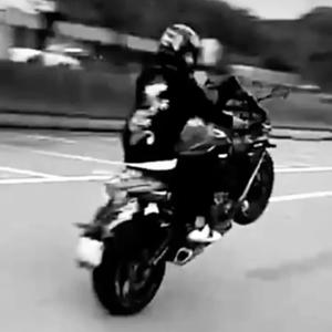 TUTA NIKE MP3 (Explicit)